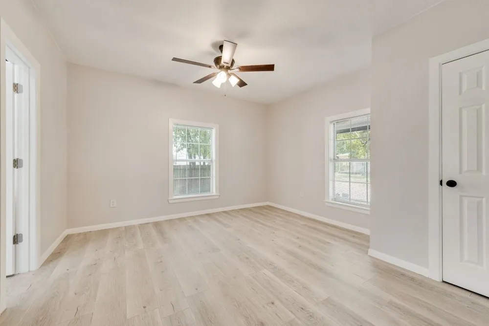 2203 Wesley Street Greenville, TX 75401
