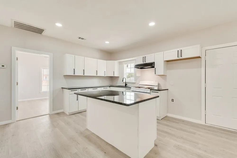 2203 Wesley Street Greenville, TX 75401