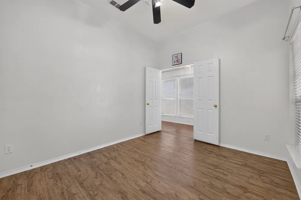 803 E Alexander Lane Euless, TX 76040