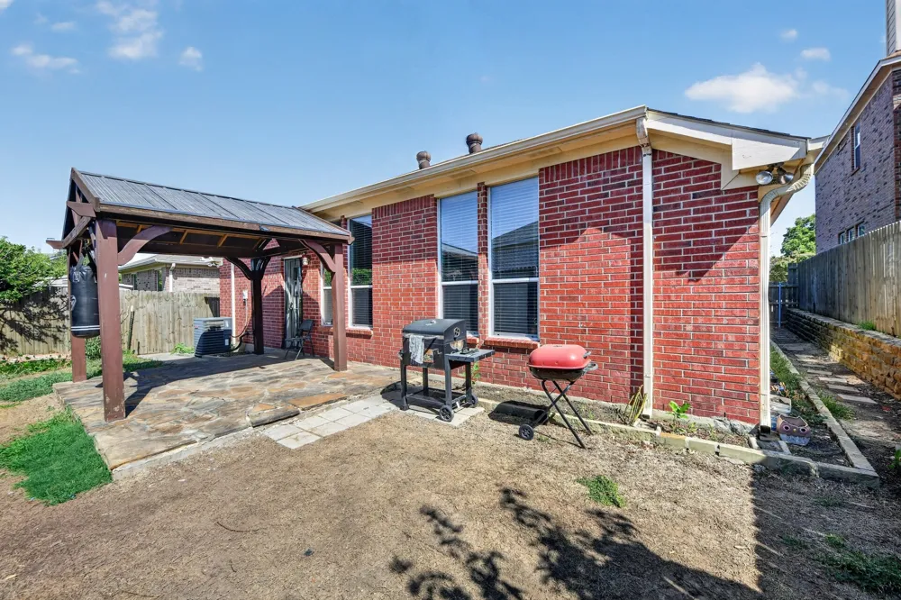 803 E Alexander Lane Euless, TX 76040