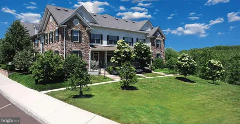 302 SUMMER COURT