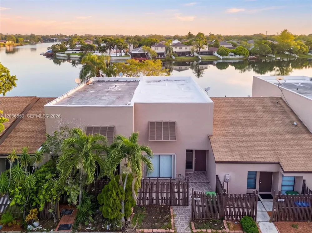 1217 NW 122nd Ter Pembroke Pines, FL 33026