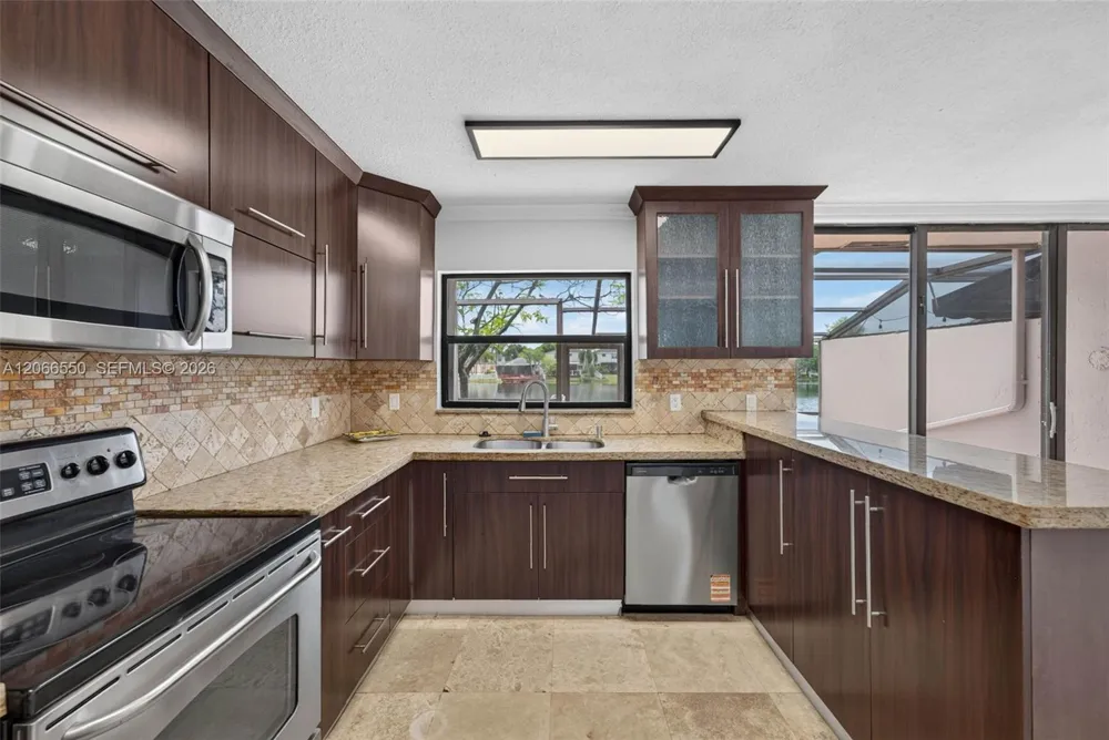 1217 NW 122nd Ter Pembroke Pines, FL 33026
