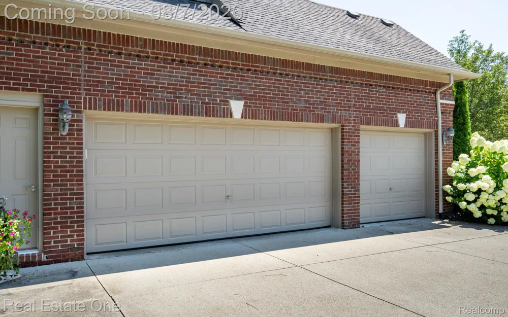 13255 Maple Lawn Drive Shelby Charter Township, MI 48315