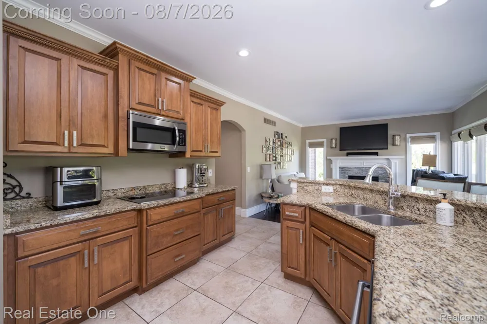 13255 Maple Lawn Drive Shelby Charter Township, MI 48315