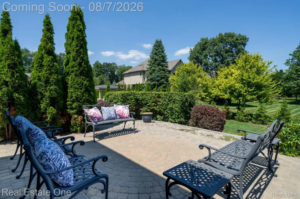 13255 Maple Lawn Drive Shelby Charter Township, MI 48315