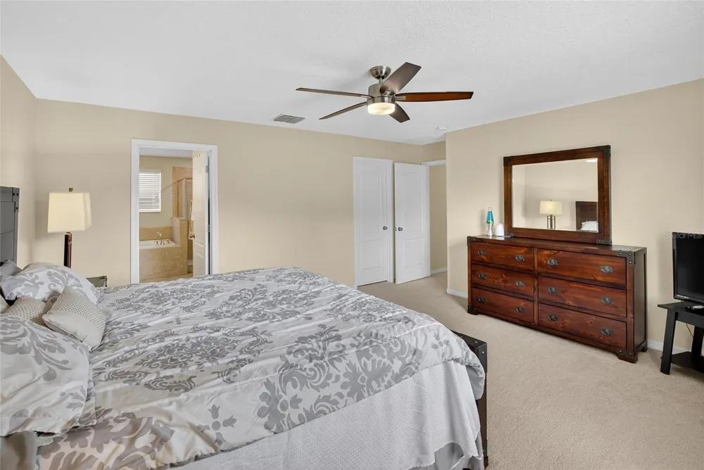 8435 HUNTERS FORK LOOP Ruskin, FL 33573