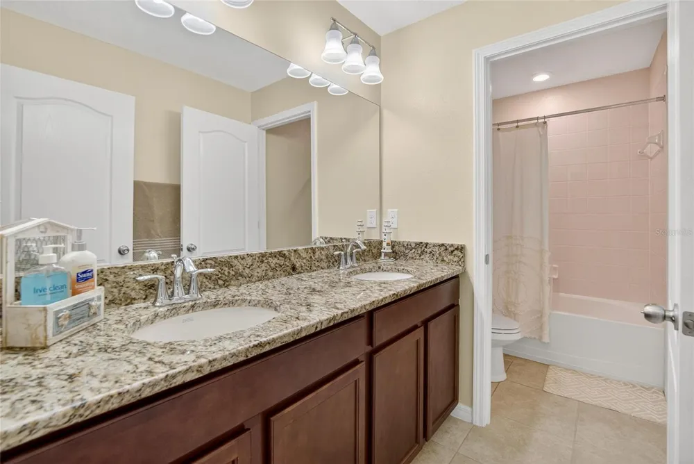 8435 HUNTERS FORK LOOP Ruskin, FL 33573