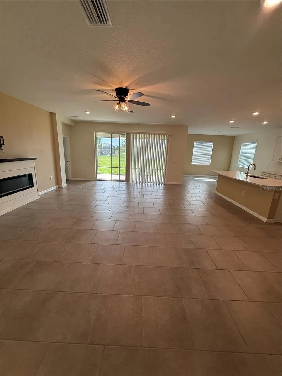 10652 BRIDGEGATE HEIGHTS LOOP San Antonio, FL 33576