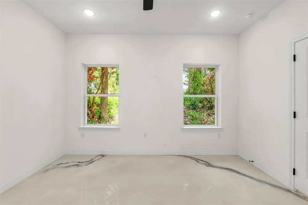 16736 E Ivanhoe Montgomery, TX 77316