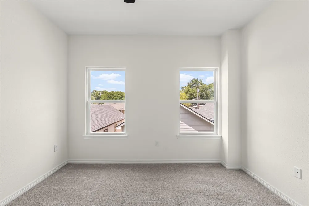 16736 E Ivanhoe Montgomery, TX 77316