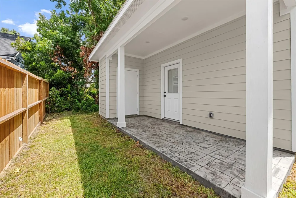 16736 E Ivanhoe Montgomery, TX 77316