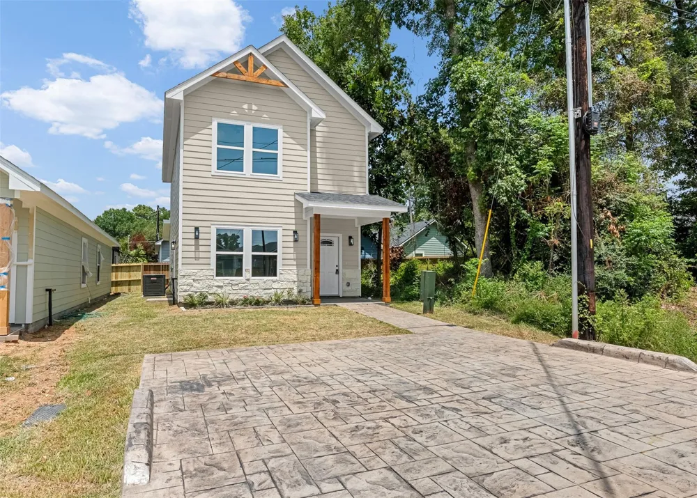 16736 E Ivanhoe Montgomery, TX 77316