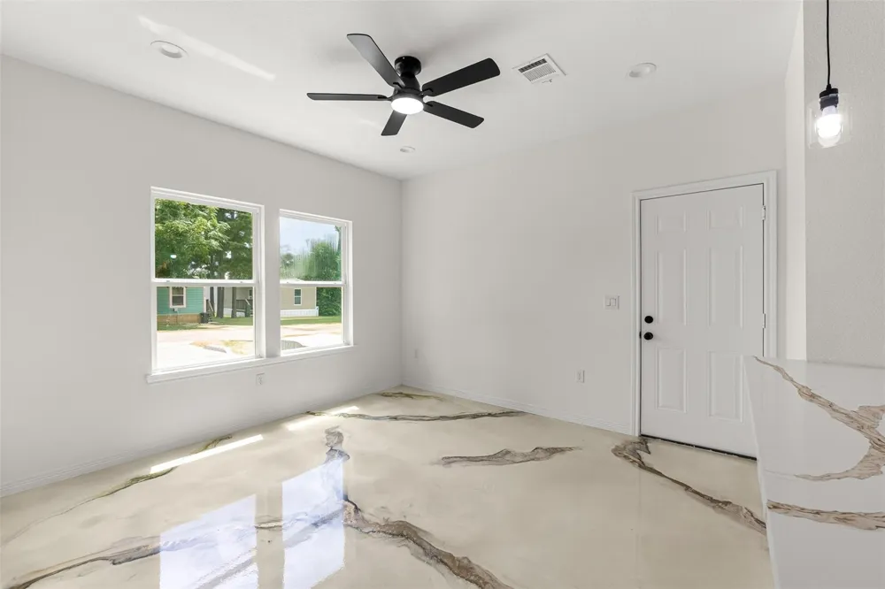 16736 E Ivanhoe Montgomery, TX 77316