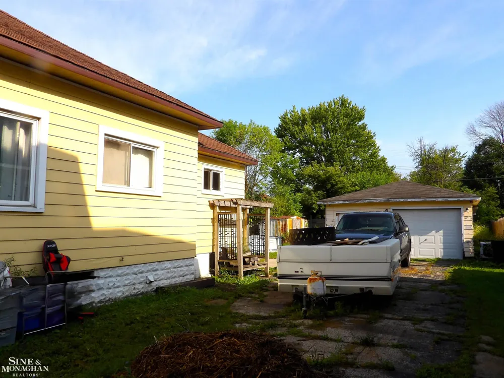 1219 White St Street Port Huron City, MI 48060