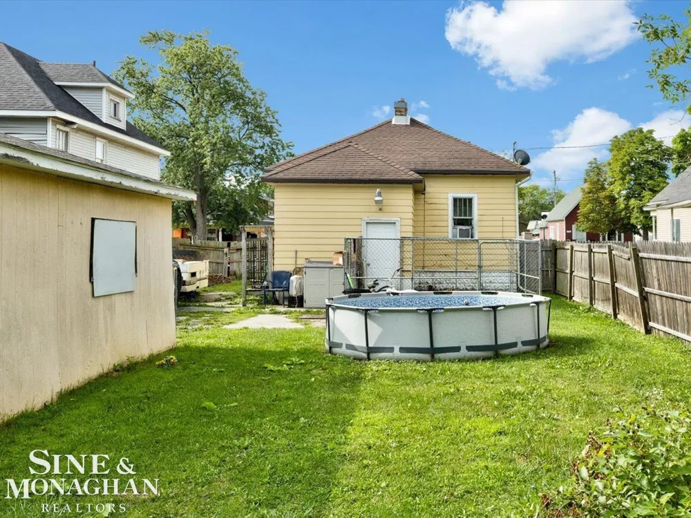 1219 White St Street Port Huron City, MI 48060