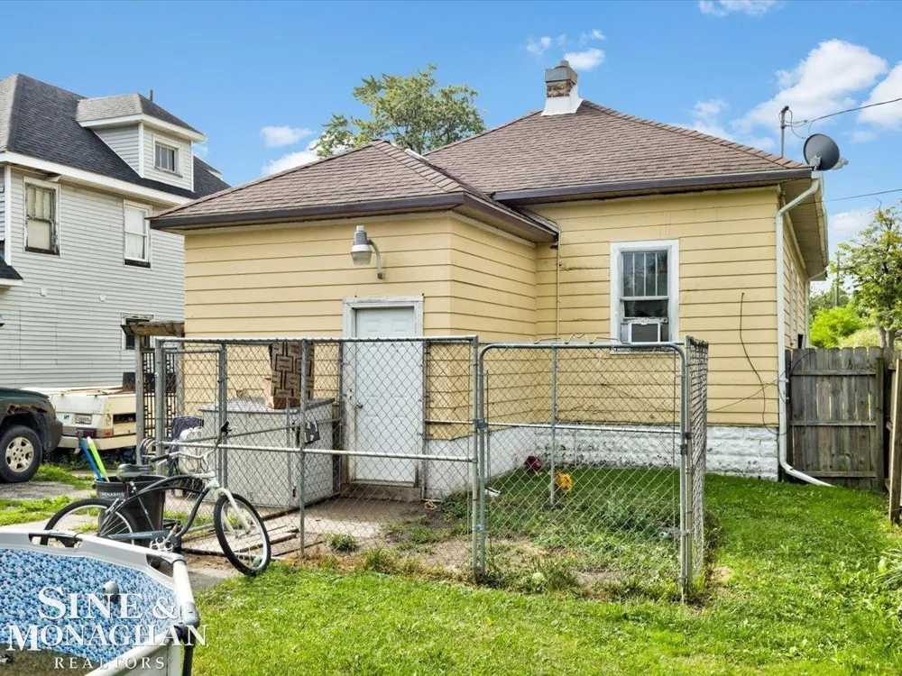 1219 White St Street Port Huron City, MI 48060
