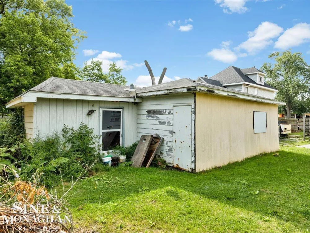1219 White St Street Port Huron City, MI 48060