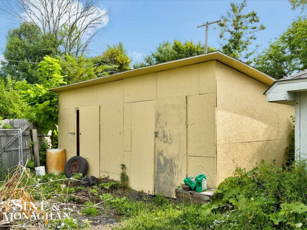 1219 White St Street Port Huron City, MI 48060