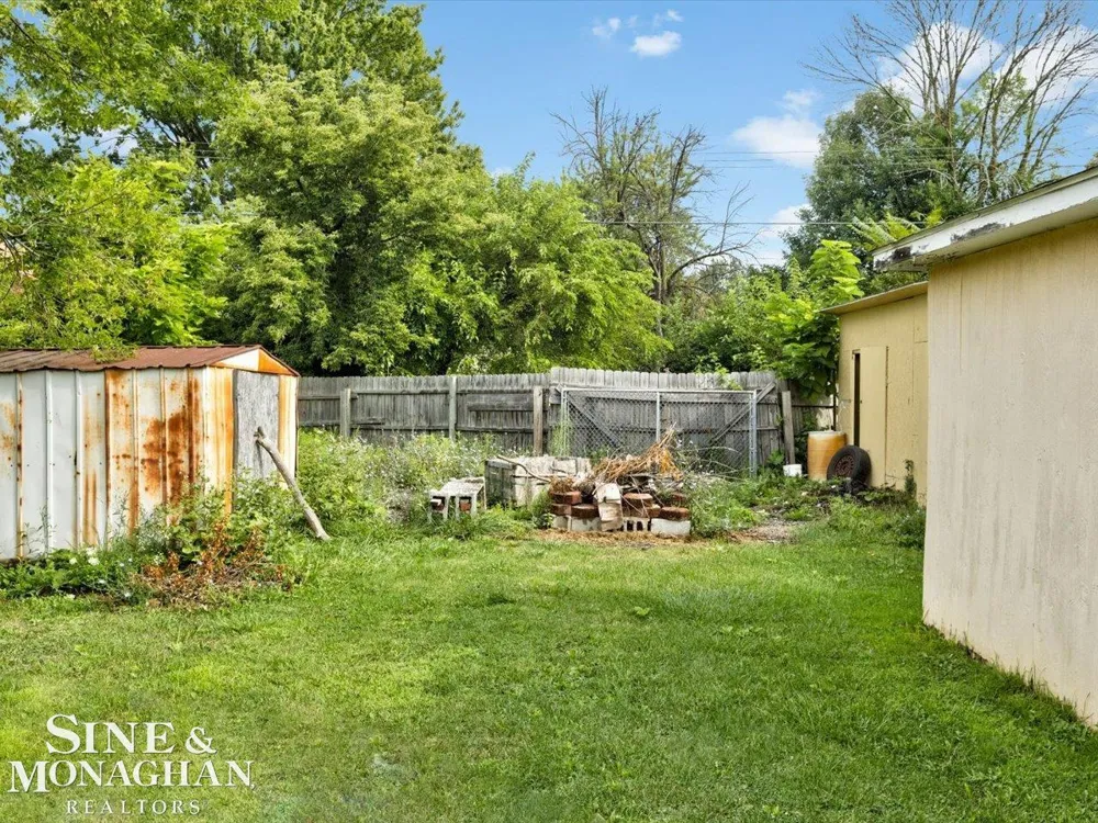 1219 White St Street Port Huron City, MI 48060