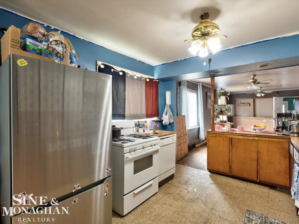 1219 White St Street Port Huron City, MI 48060
