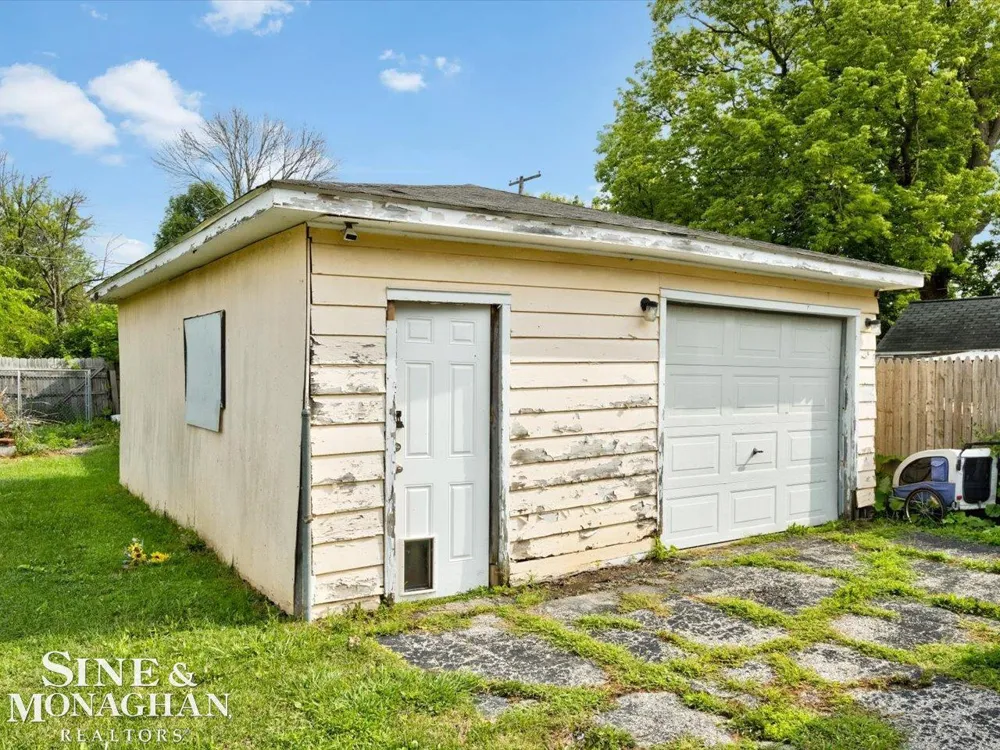 1219 White St Street Port Huron City, MI 48060