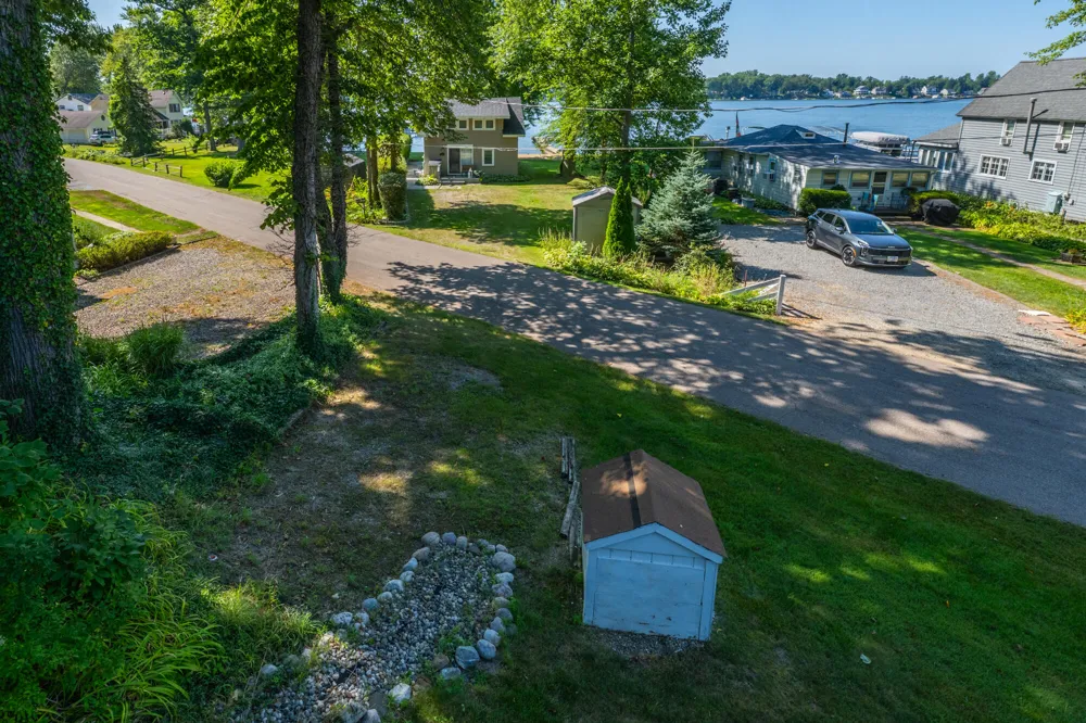 7830 Pear Coloma Charter Township, MI 49038