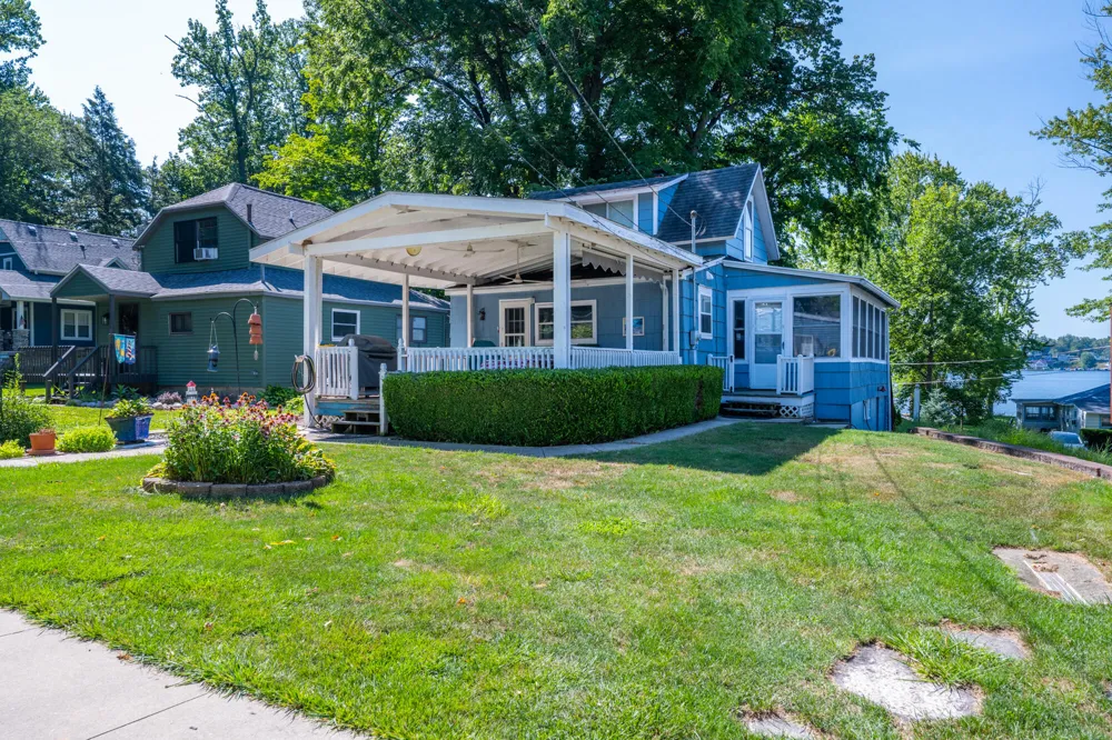 7830 Pear Coloma Charter Township, MI 49038