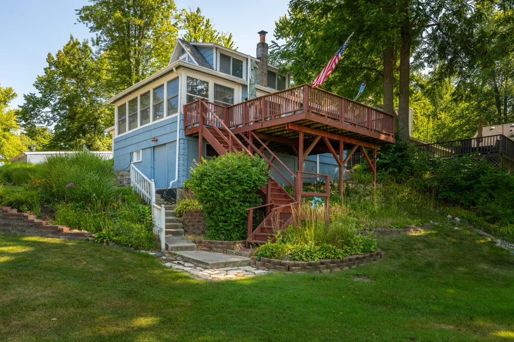 7830 Pear Coloma Charter Township, MI 49038