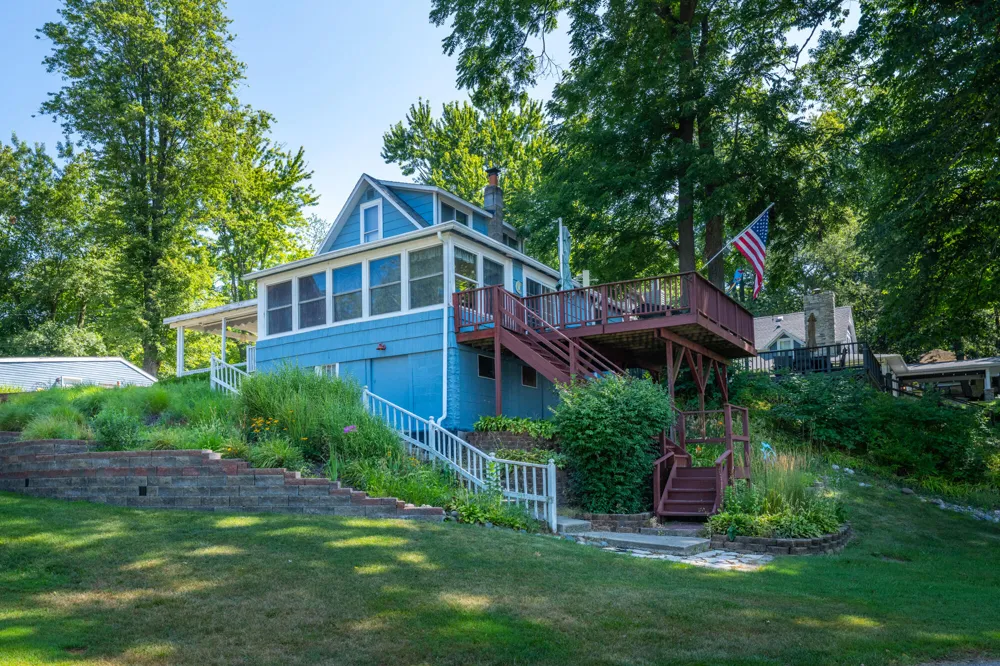 7830 Pear Coloma Charter Township, MI 49038