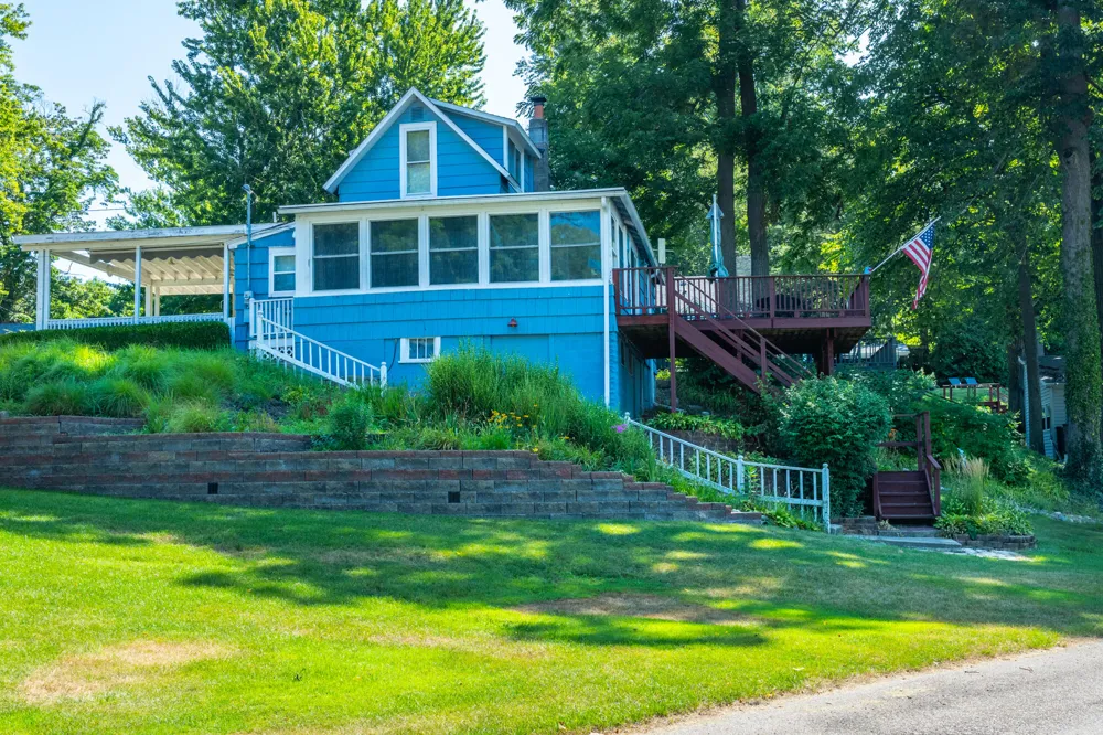 7830 Pear Coloma Charter Township, MI 49038