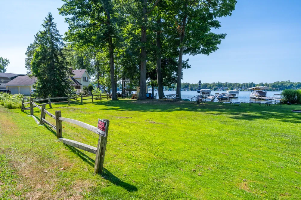 7830 Pear Coloma Charter Township, MI 49038