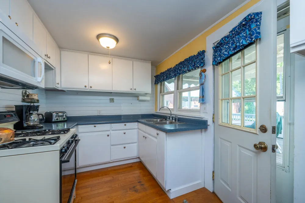 7830 Pear Coloma Charter Township, MI 49038