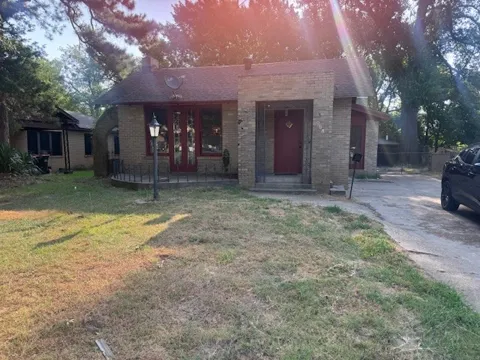 908 Fitzhugh Avenue