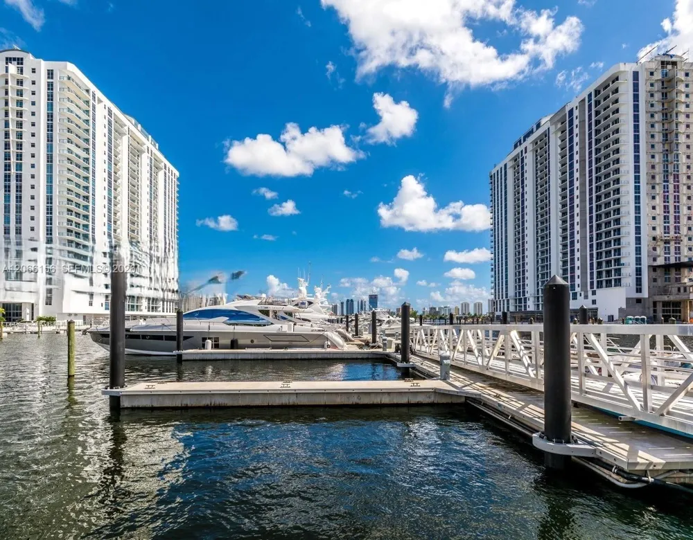 17301 Biscayne Blvd #1004 North Miami Beach, FL 33160