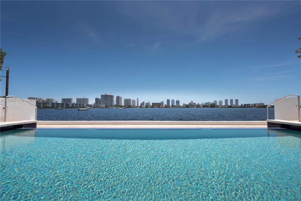 17301 Biscayne Blvd #1004 North Miami Beach, FL 33160