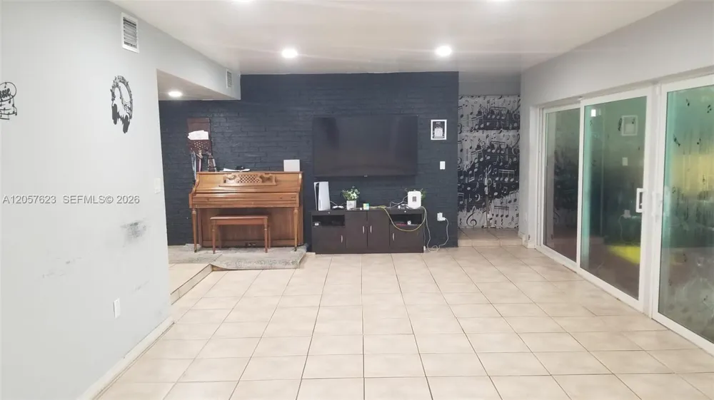 6729 Arbor Dr Miramar, FL 33023