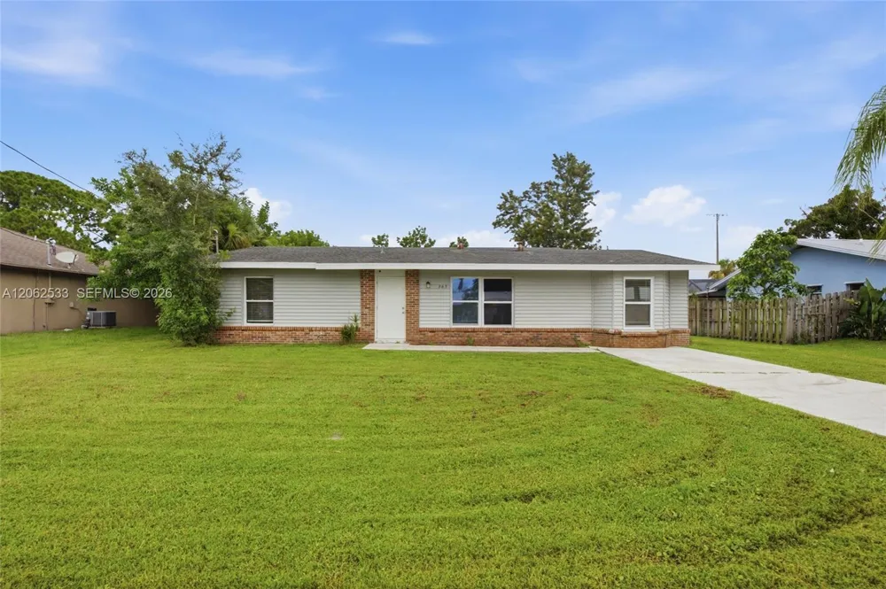 365 NW Curtis St Port St. Lucie, FL 34983