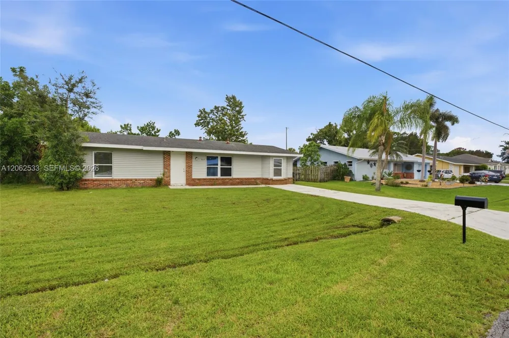 365 NW Curtis St Port St. Lucie, FL 34983