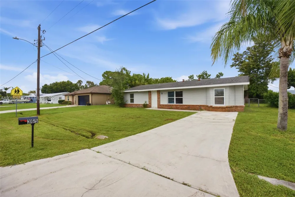 365 NW Curtis St Port St. Lucie, FL 34983