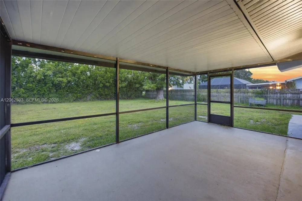 365 NW Curtis St Port St. Lucie, FL 34983