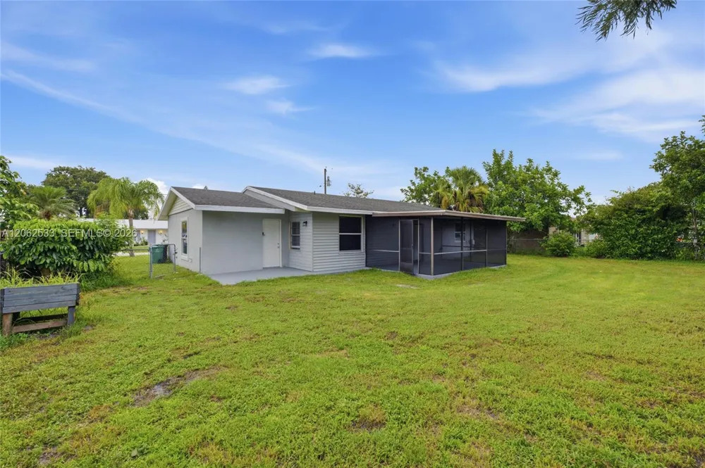 365 NW Curtis St Port St. Lucie, FL 34983