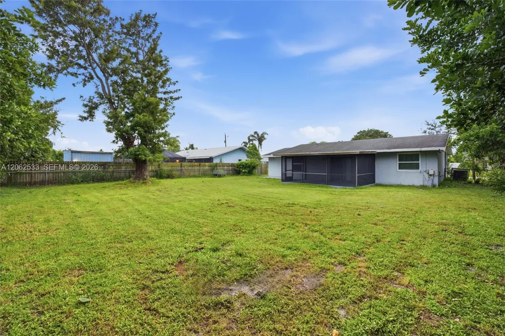 365 NW Curtis St Port St. Lucie, FL 34983
