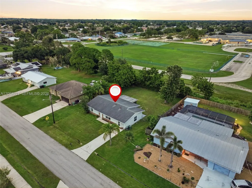 365 NW Curtis St Port St. Lucie, FL 34983