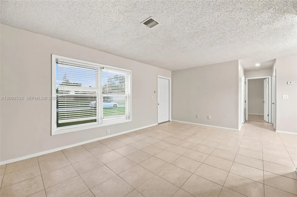 365 NW Curtis St Port St. Lucie, FL 34983