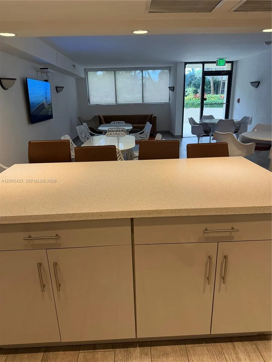 170 Ocean Lane Dr #909 Key Biscayne, FL 33149