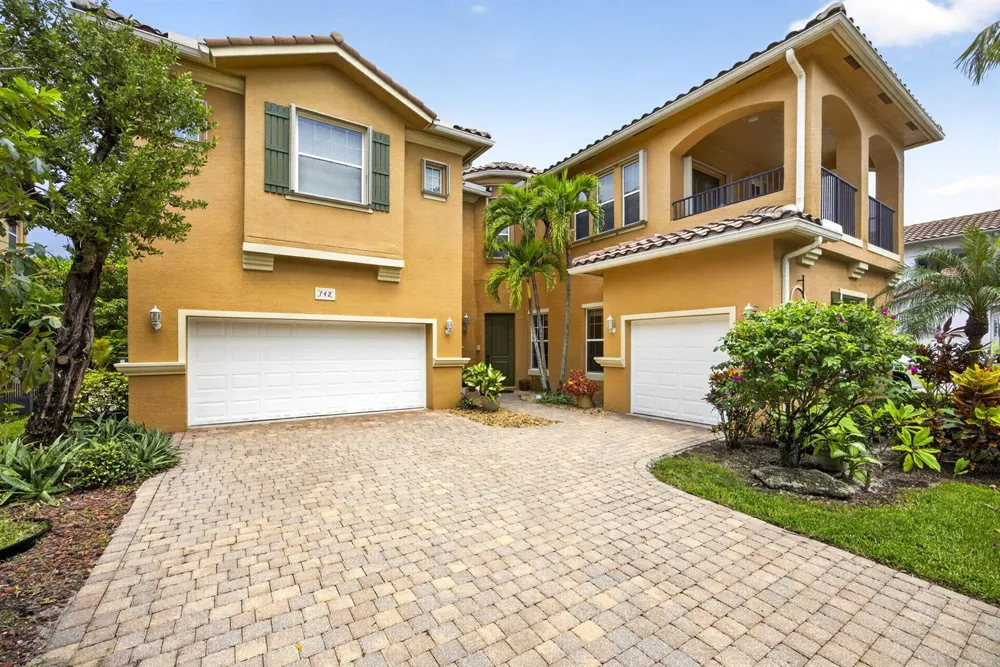 742 Cresta Circle West Palm Beach, FL 33413