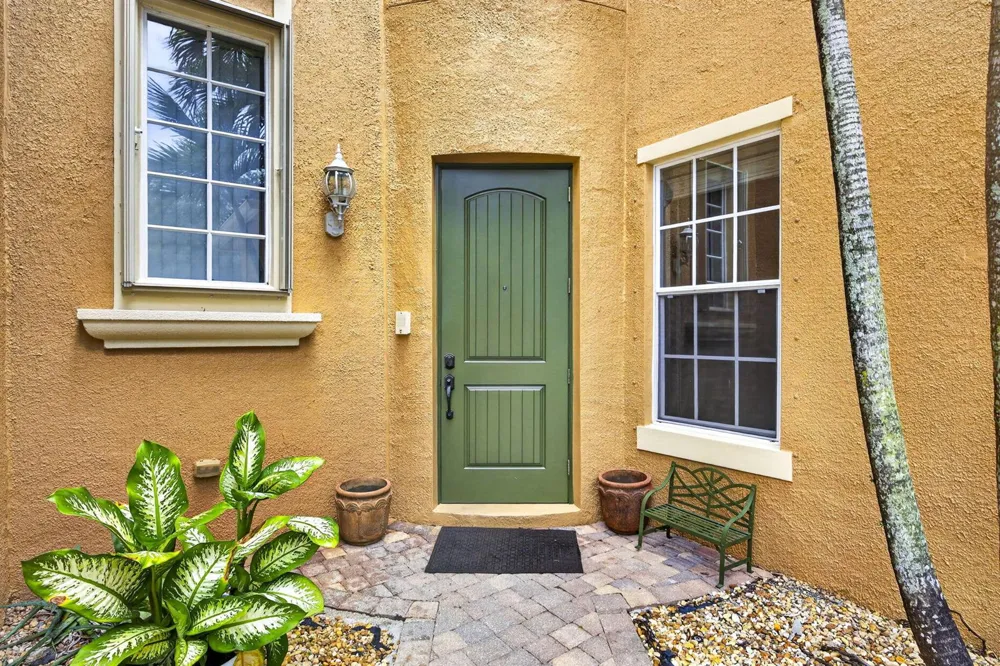 742 Cresta Circle West Palm Beach, FL 33413