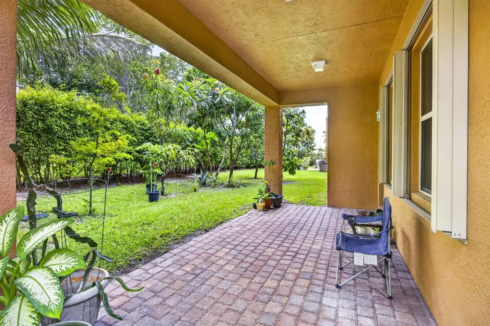 742 Cresta Circle West Palm Beach, FL 33413