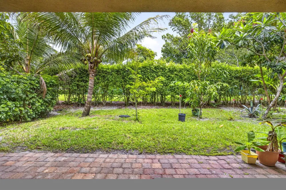 742 Cresta Circle West Palm Beach, FL 33413
